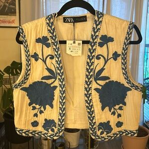 S Zara blue & white cropped open front vest